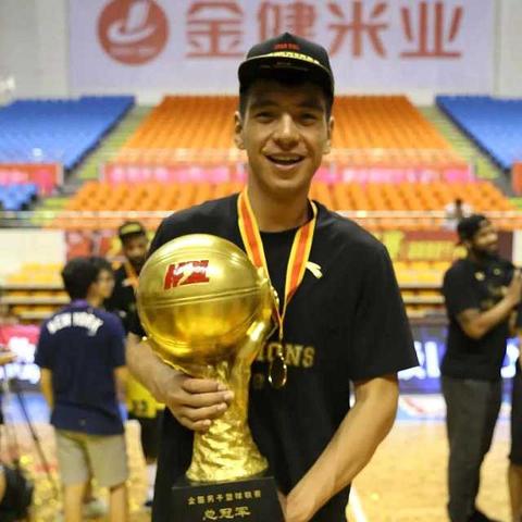 武林争霸最新动态揭秘，数据展现新风头。