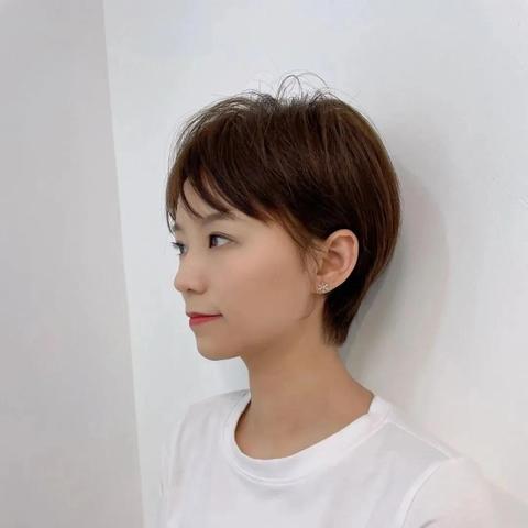 女款短发发型最新潮流，时尚优雅与实用结合