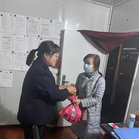 贾洋洋最新图片展示，时尚魅力瞬间捕捉