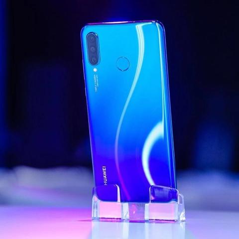 华为最新形象，科技与未来的完美融合