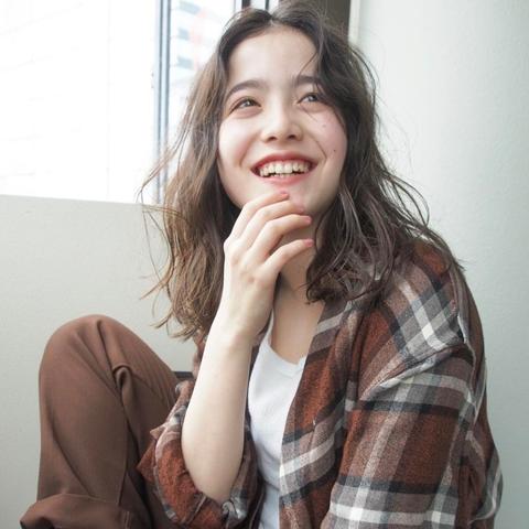 山田直美时尚魅力，最新照片揭秘影响力