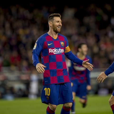 巴萨最新首发阵容强势亮相，赛场再创辉煌！