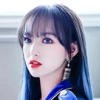 程潇最新写真，璀璨星光引领时尚潮流